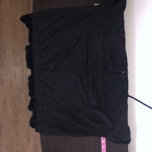 Lane Bryant Black tshirt with embroidered flower - Picture 7 of 7